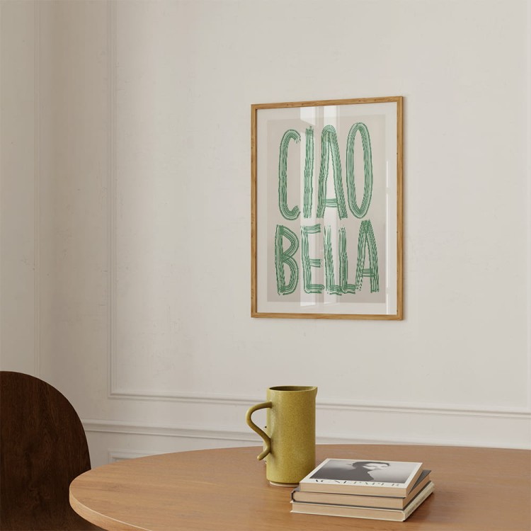 plakat ciao bella z białym obramowaniem w jadalni