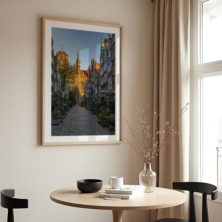 plakat gdańsk mariacka z białym obramowaniem w jadalni