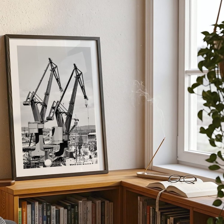 plakat gdańsk stocznia z białym obramowaniem w czarnej ramie