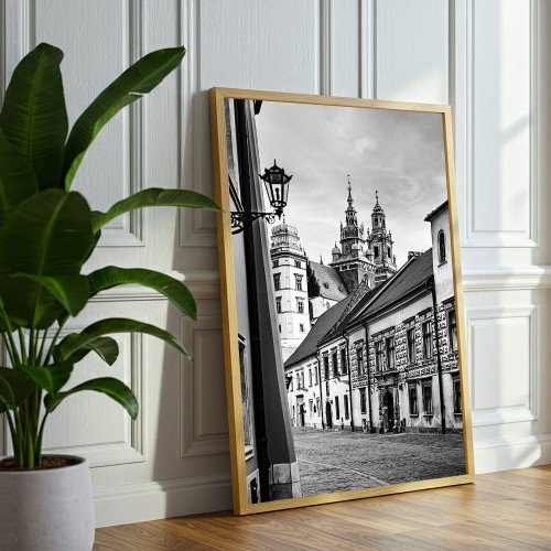 plakat kraków kanoniczna w czerni i bieli w drewnianej ramie