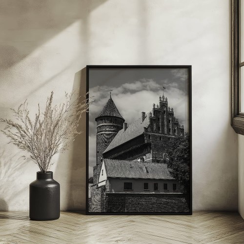 plakat olsztyn zamek w czerni i bieli w czarnej ramie