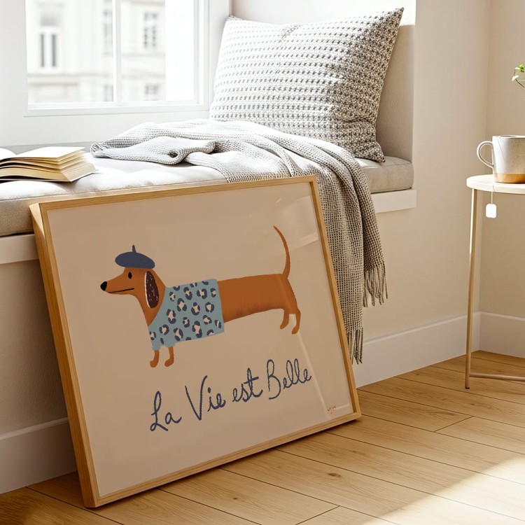 plakat jamnik w niebieskim berecie w sypialni dziecka