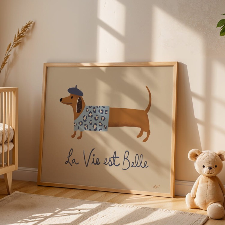 plakat jamnik w niebieskim berecie w pokoju dziecięcym