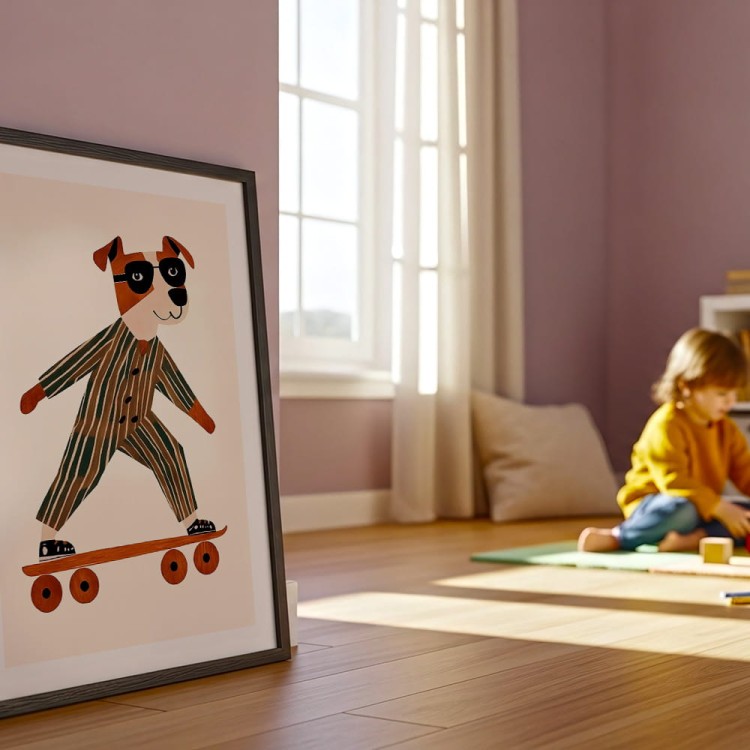 plakat pies na deskorolce z białym obramowaniem w pokoju dziecięcym