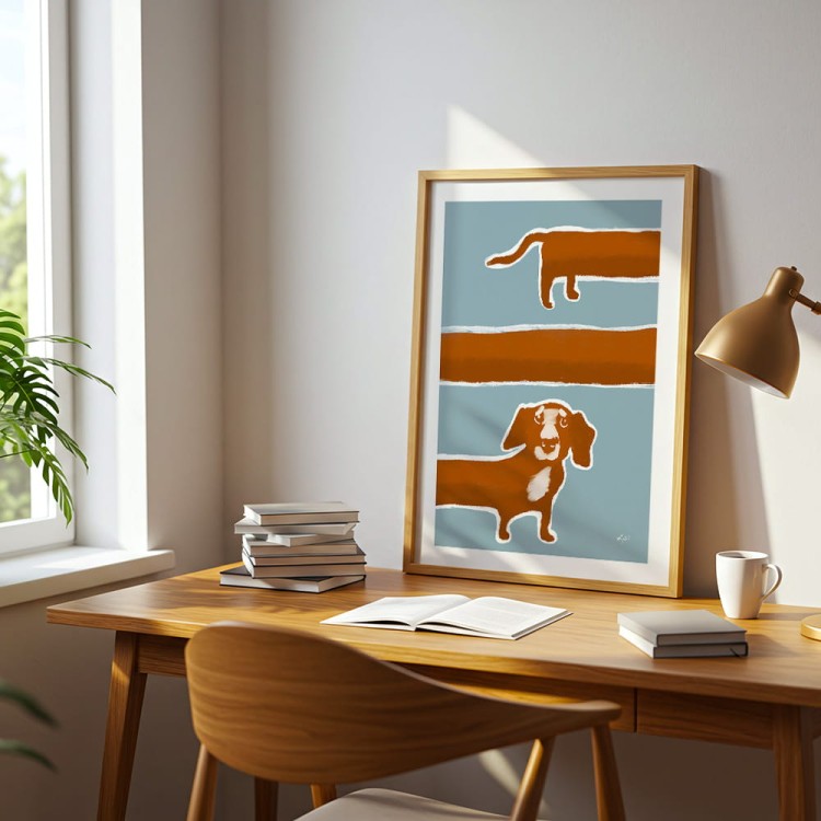 plakat długi pies z białym obramowaniem na biurku