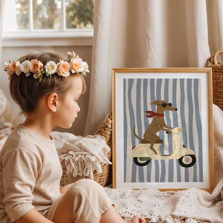 plakat pies na vespie z białym obramowaniem w drewnianej ramce