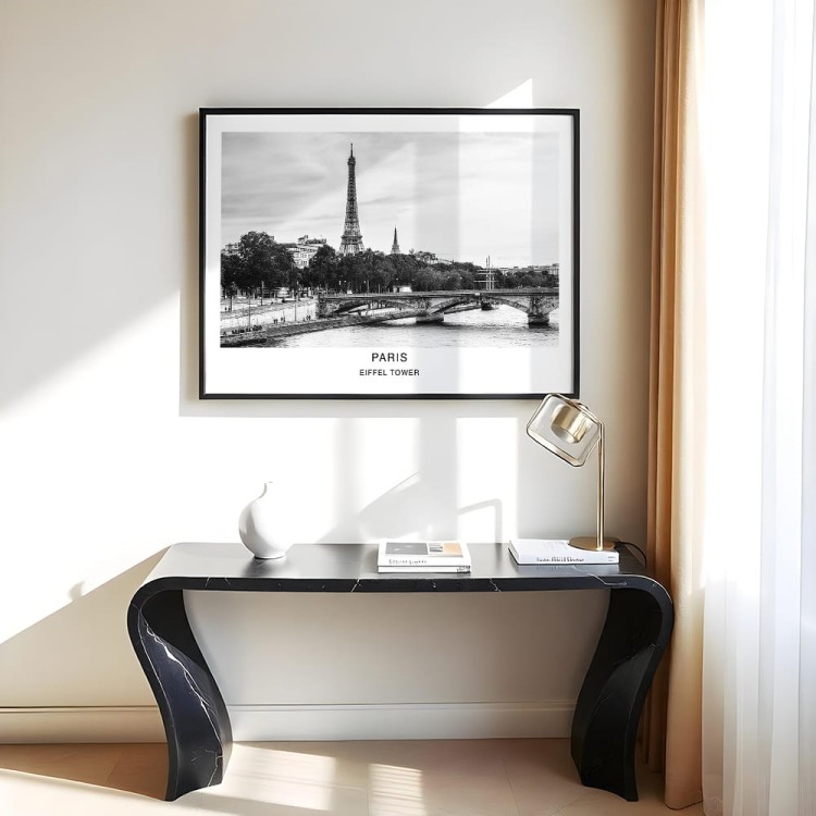 plakat paryż francja wieża eiffla nad sekwaną w czarnej ramie