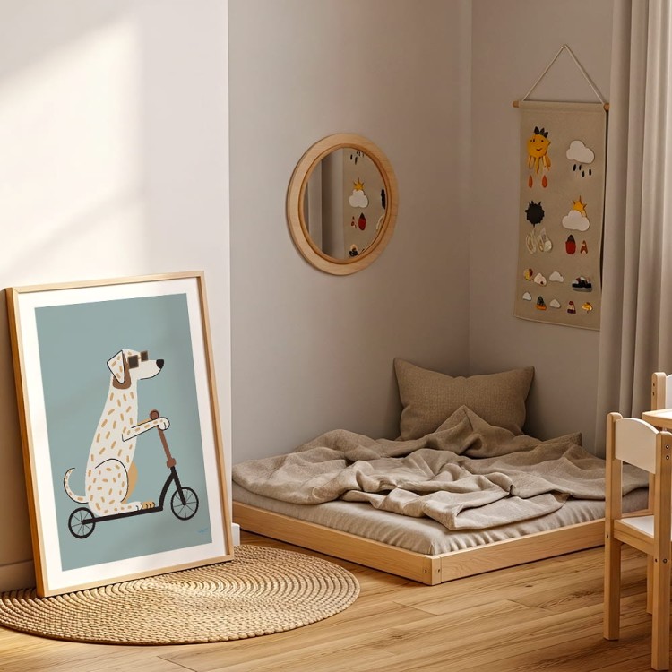 plakat luzem po mieście z białym obramowaniem w pokoju dziecięcym