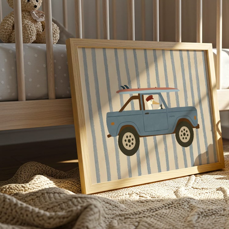 plakat pelikan surfer w ramie drewnianej w pokoju dziecięcym