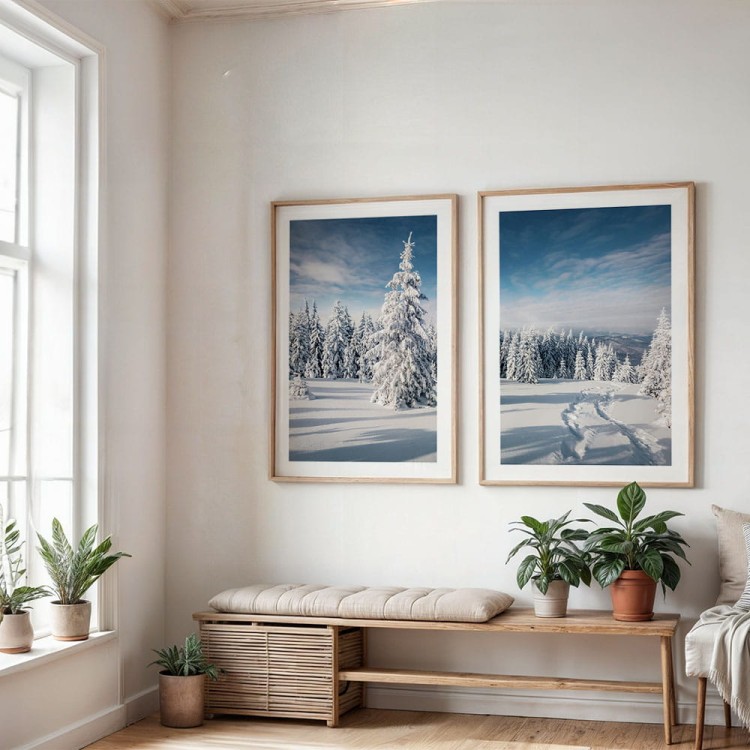 galeria plakatów zimowo z białym obramowaniem w drewnianych ramach