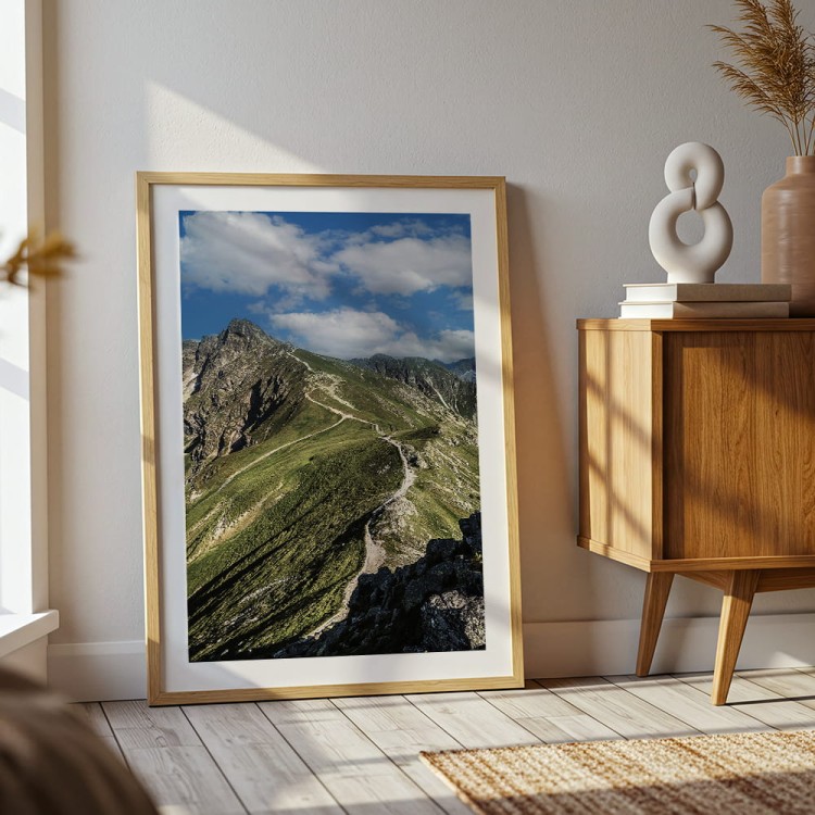 plakat tatry świnica z białym obramowaniem w salonie