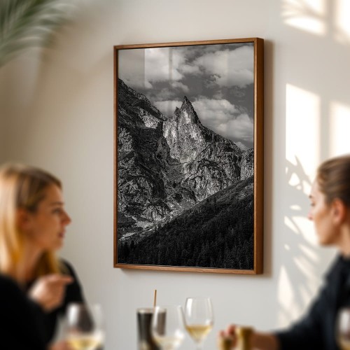 plakat tatry mnich w czerni i bieli w drewnianej ramie