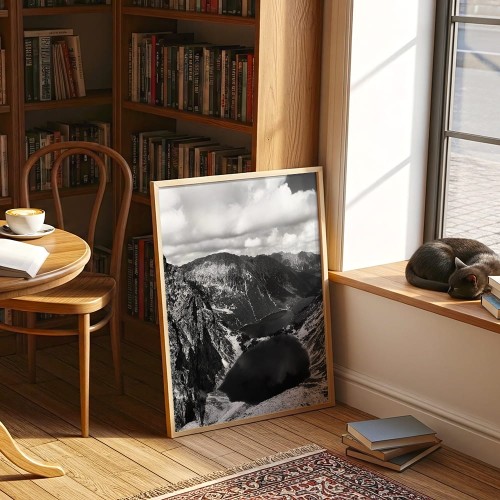 plakat tatry czarny staw w czerni i bieli w drewnianej ramie