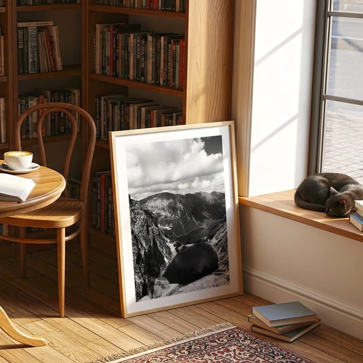 plakat czarny staw tatry 2 z białym obramowaniem