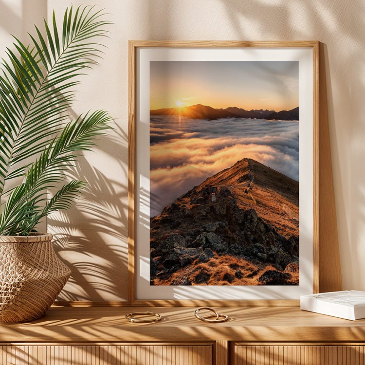 plakat tatry zachód słońca w tatrach z białym obramowaniem na komodzie