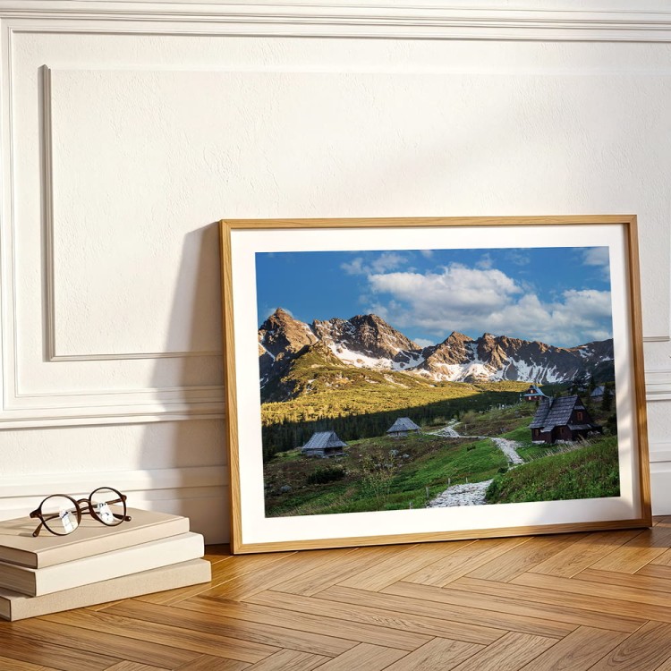 plakat tatry hala gąsienicowa o poranku z białym obramowaniem w drewnianej ramie