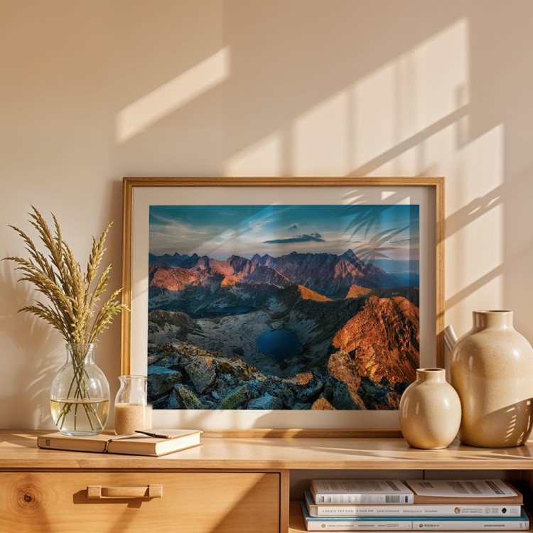 plakat tatry dolina pięciu stawów polskich z białym obramowaniem w salonie