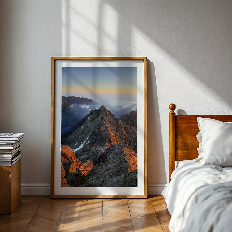 plakat tatry widok z rysów z białym obramowaniem w sypialni