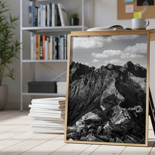 plakat tatry słowackie w czerni i bieli w pokoju młodzieżowym