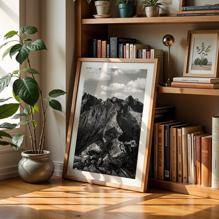 plakat tatry słowackie w czerni i bieli z białym obramowaniem w salonie