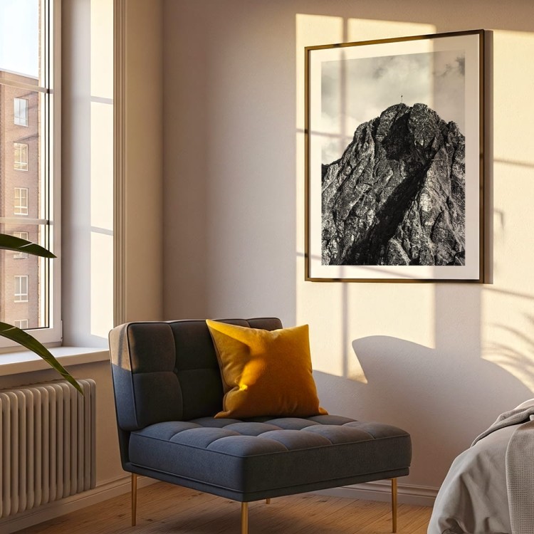 plakat tatry giewont w czerni i bieli z białym obramowaniem sypialni