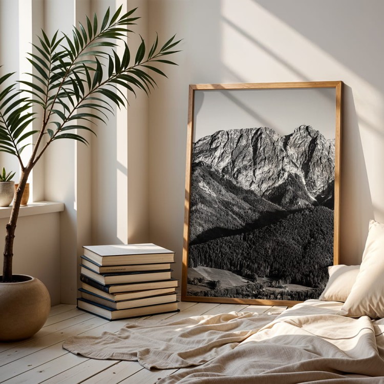 plakat tatry giewont śpiący rycerz w czerni i bieli w salonie w drewnianej ramie