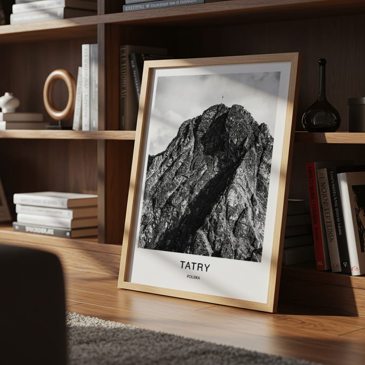 plakat tatry polska giewont szczyt z krzyżem w drewnianej ramie w salonie