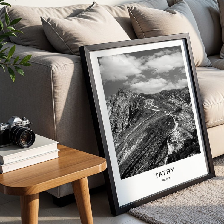 plakat tatry polska świnica i grań tatr wysokich w czarnej ramie w salonie