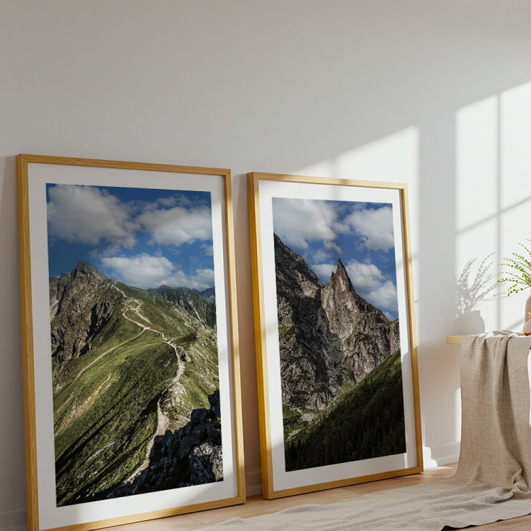 galeria plakatów tatry świnica i mnich z białym obramowaniem oparte o ścianę