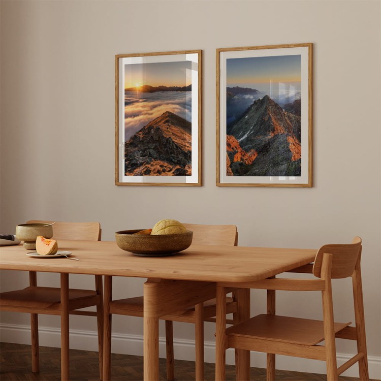 galeria plakatów tatry światło dnia z białym obramowaniem w jadalni