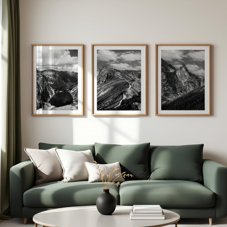 galeria plakatów tatry trzy oblicza z białym obramowaniem w salonie