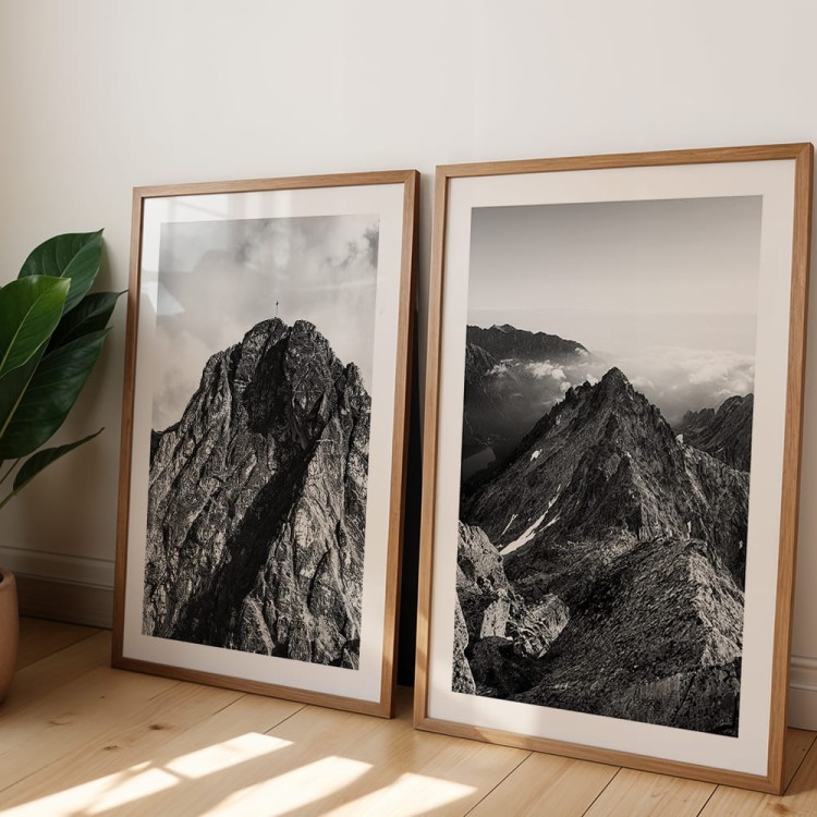 galeria plakatów tatry dwie ikony z białym obramowaniem w drewnianych ramach