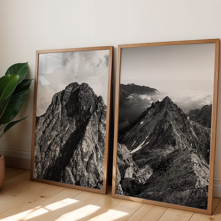 galeria plakatów tatry dwie ikony w drewnianych ramach