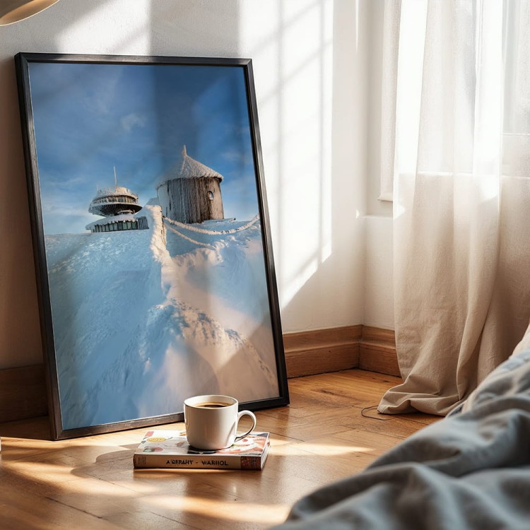 plakat karkonosze cisza śnieżki w czarnej ramie w sypialni