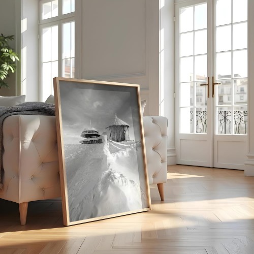 plakat karkonosze cisza śnieżki w czerni i bieli w salonie