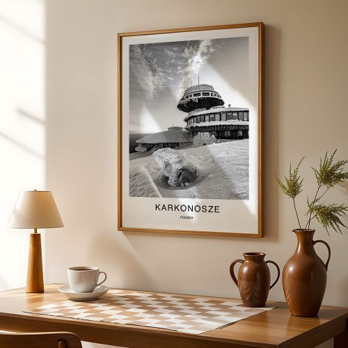 plakat karkonosze polska obserwatorium na śnieżce zimą nad biurkiem w drewnianej ramie