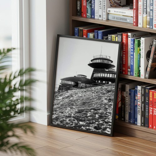 plakat karkonosze zmierzch na śnieżce w czerni i bieli w salonie