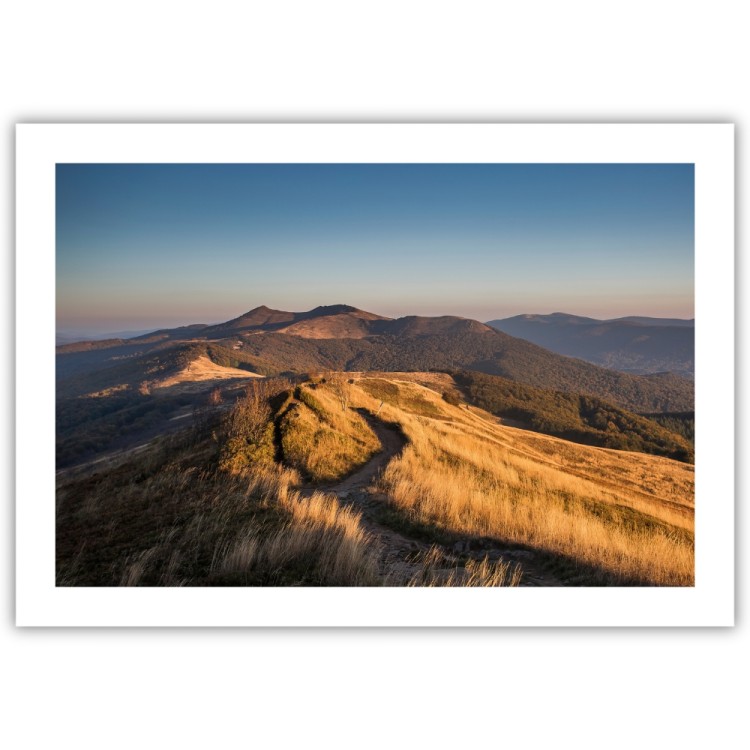 plakat bieszczady szlak w złotym świetle z białym obramowaniem