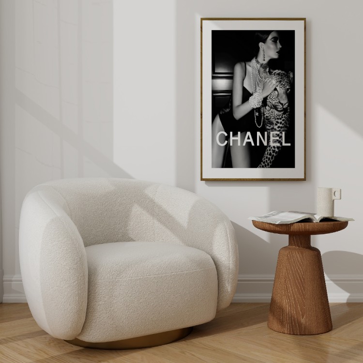 plakat retro glamour z białym obramowaniem w salonie