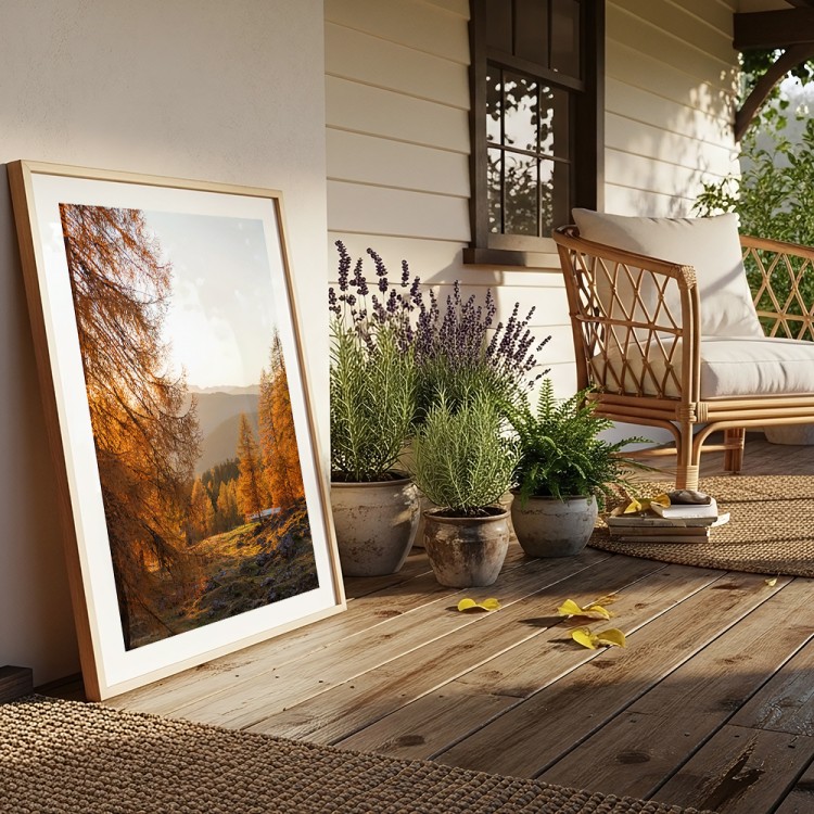 plakat beskidy jesień w górach z białym obramowaniem w drewnianej ramie na tarasie