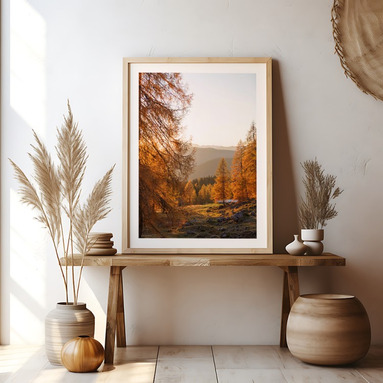 plakat beskidy jesień w górach z białym obramowaniem w drewnianej ramie na komodzie