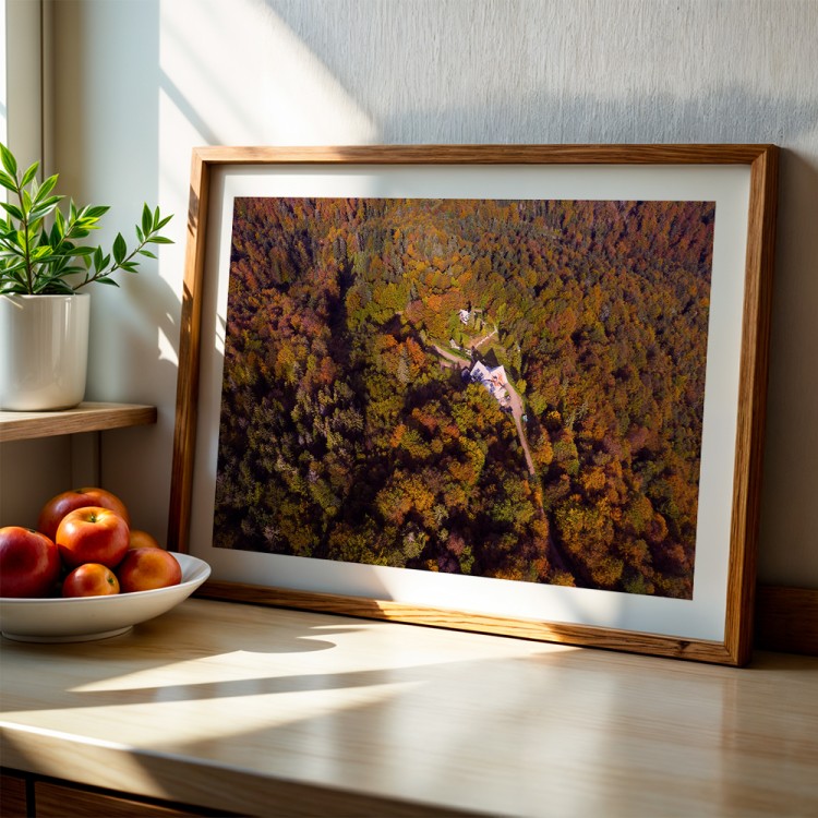 plakat beskidy jesień na jaworzynie krynickiej z białym obramowaniem w kuchni