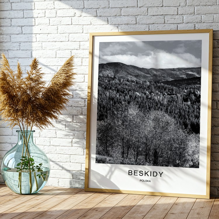 plakat beskidy polska widok na pasma beskidów z napisem w drewnianej ramie