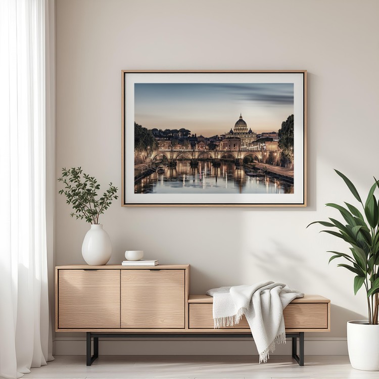 plakat rzym wieczór nad tybrem z białym obramowaniem w drewnianej ramie nad komodą